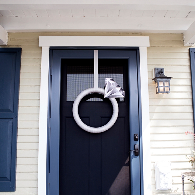 OMG, how cute is this giant DIY diamond ring wreath!?