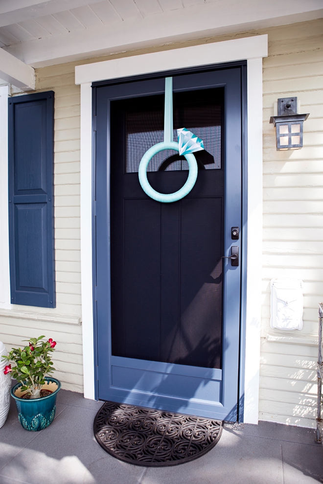 OMG, how cute is this giant DIY diamond ring wreath!?