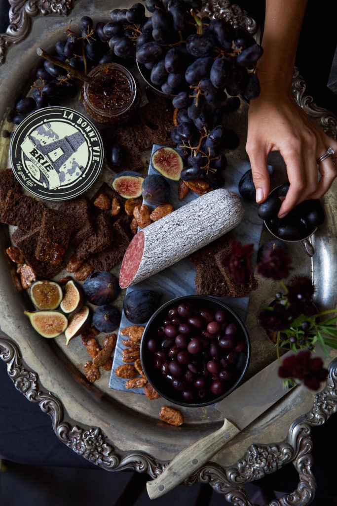 This dark charcuterie board is so pretty! Spooky and classy halloween party food.