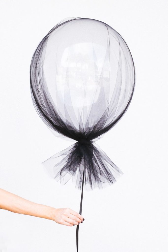Such an easy DIY! Black tulle with a white balloon. So easy and still classy - perfect for a fall wedding or a halloween party.