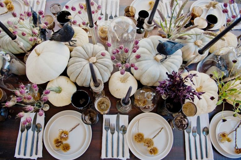 White pumpkin table setting. Beautiful centrepieces. 