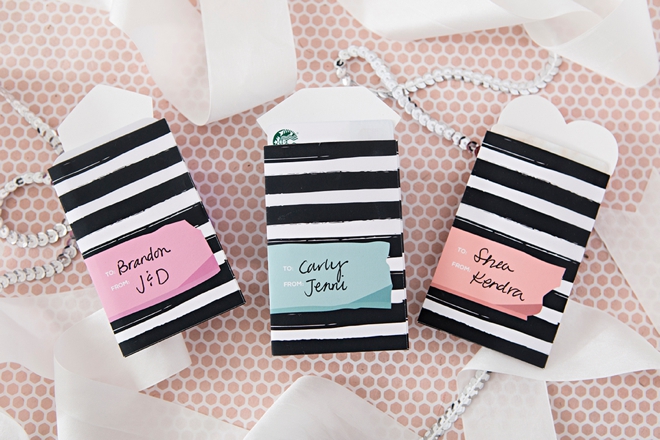 These DIY wedding gift card sleeves are just too cute!!