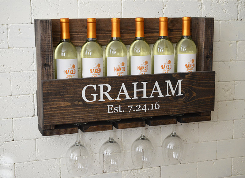 This rustic wine rack is so freaking cute!