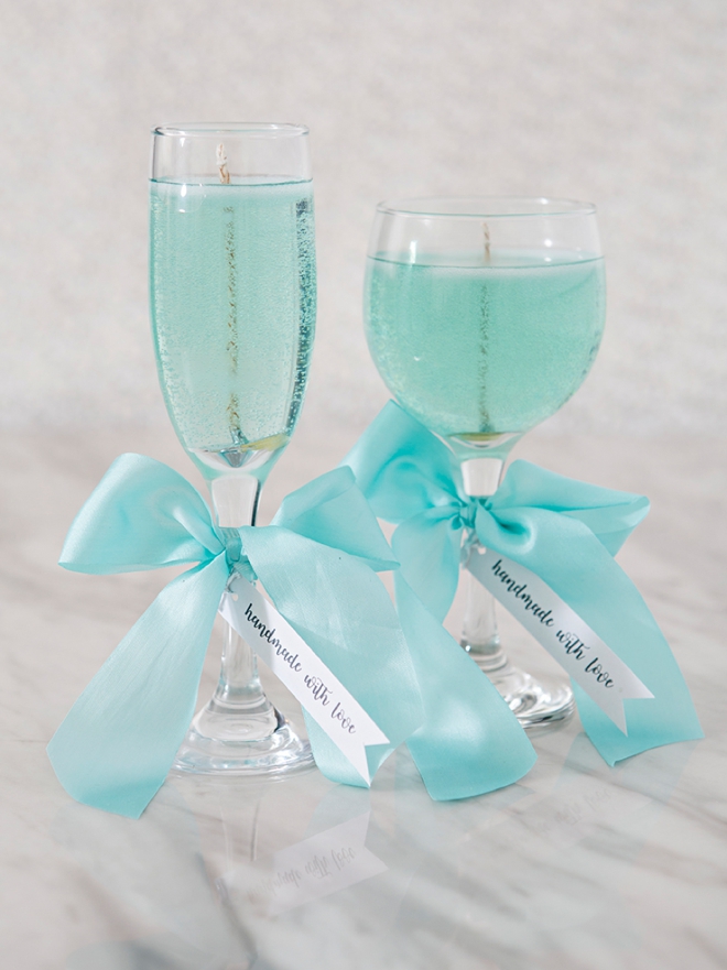 Woah, these DIY Tiffany Blue wine and champagne candles are AMAZING!
