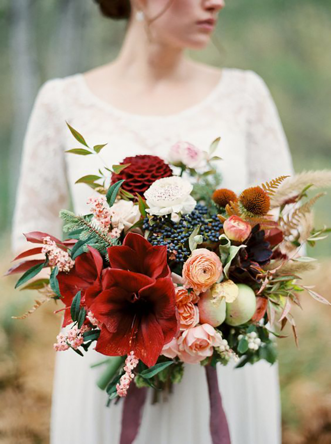 This bouquet gives a subtle nod to the holiday season.