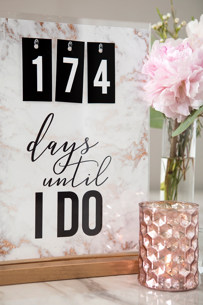 This DIY wedding countdown sign has free printable files!