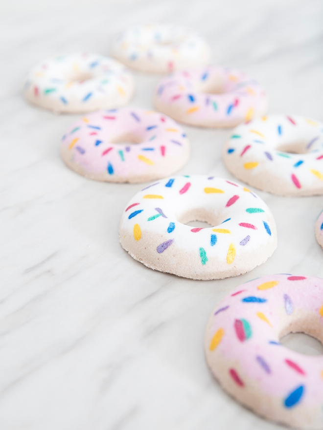 Wow, these DIY donut bath bombs are the cutest ever!