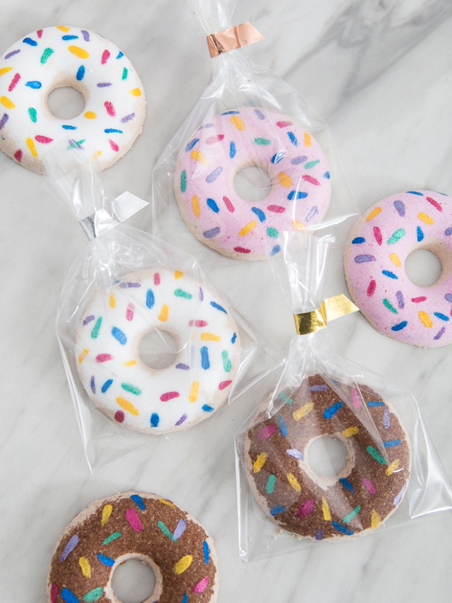 Wow, these DIY donut bath bombs are the cutest ever!