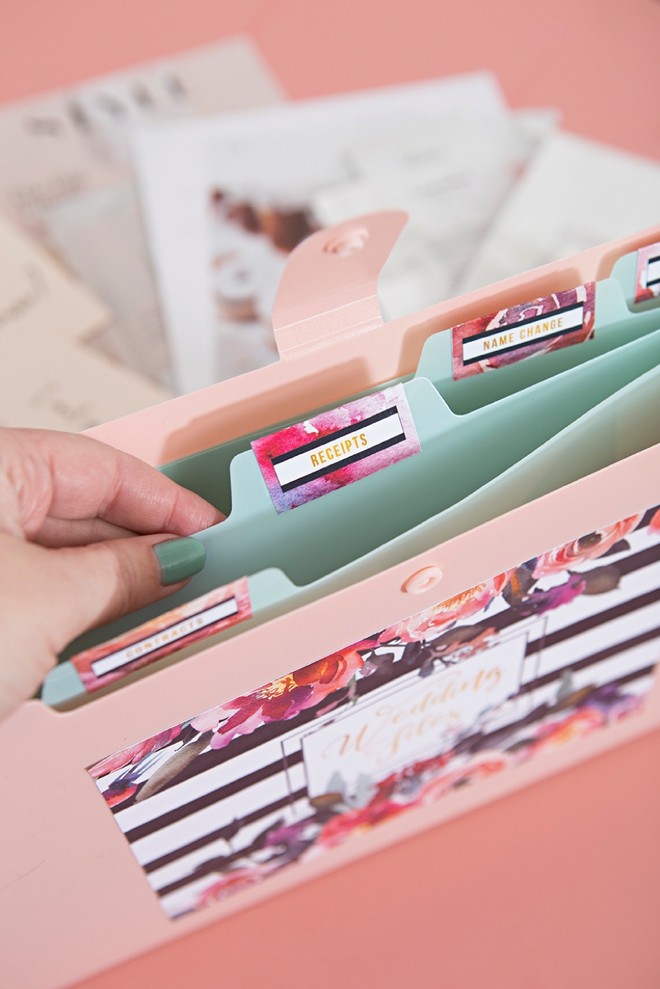 How cute are these printable wedding file folder labels!?