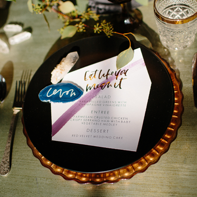 How stunning is this gorgeous geode styled wedding?! LOVE!