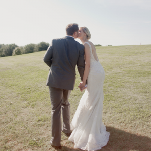 We're loving this super darling and elegant classic Texas wedding!