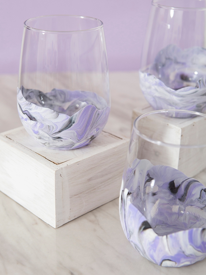 Wow, these marble wine glasses are DIY and crazy easy!