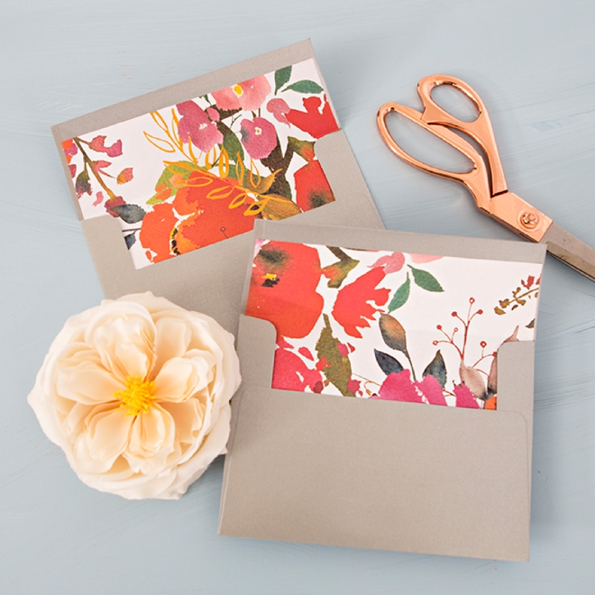 These free printable floral envelope liners are SO pretty!