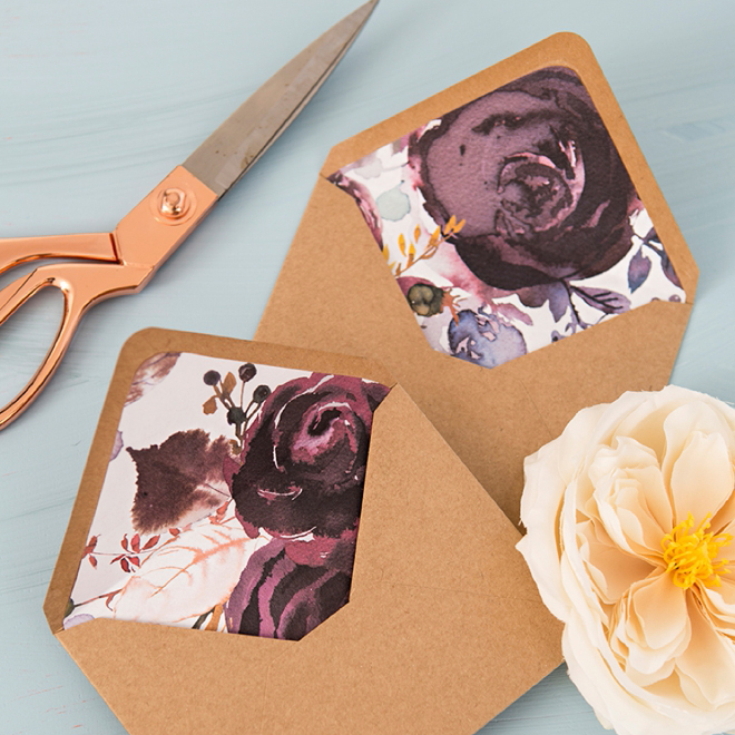 These free printable floral envelope liners are SO pretty!