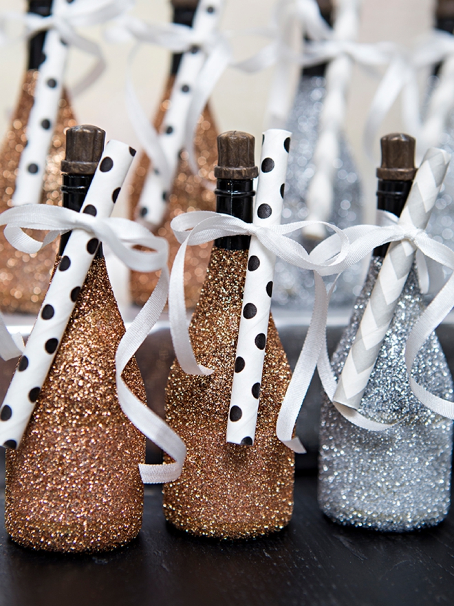 OMG, these DIY glittered mini champagne bubbles are the cutest!