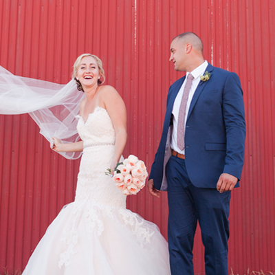 How fun is this couple and their wedding with this red wall?! LOVE!