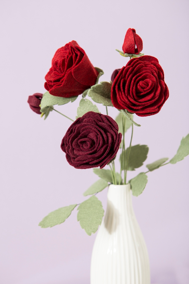 How to make classic felt roses!