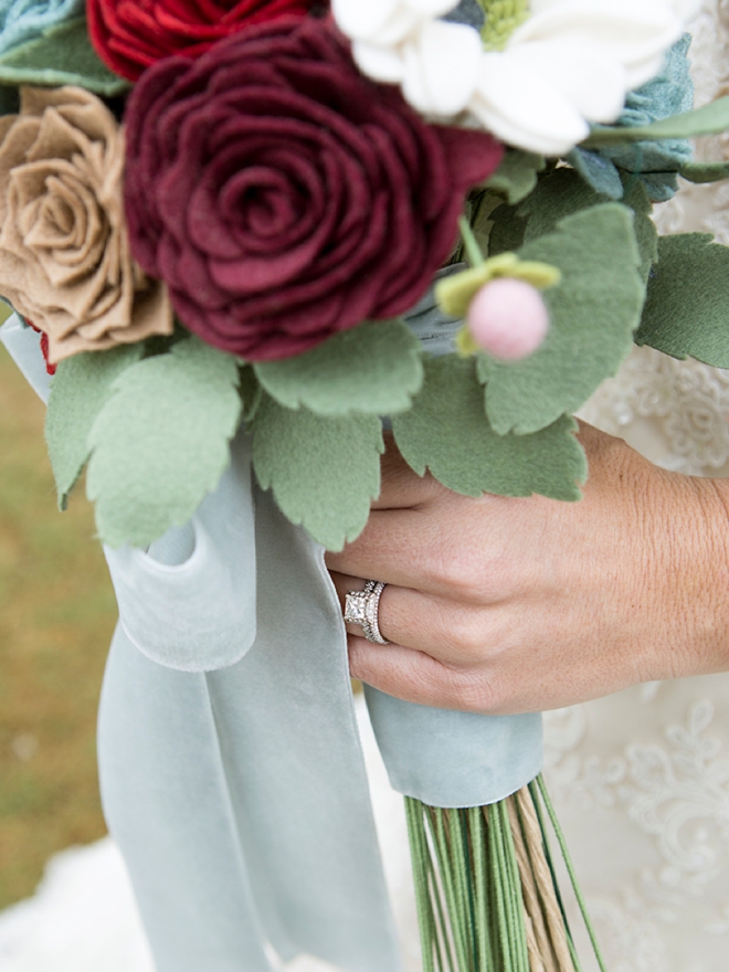 How to make the most gorgeous wedding bouquet out of felt flowers!