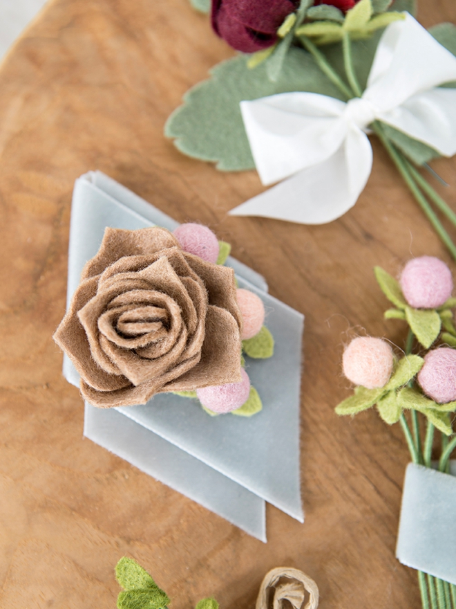 How to make the most gorgeous wedding bouquet out of felt flowers!