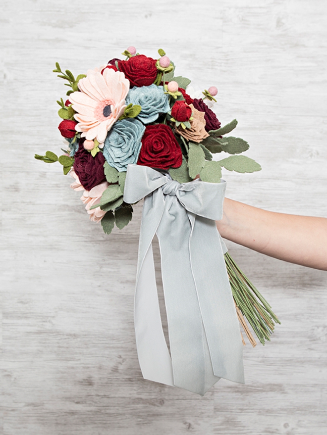 How to make the most gorgeous wedding bouquet out of felt flowers!