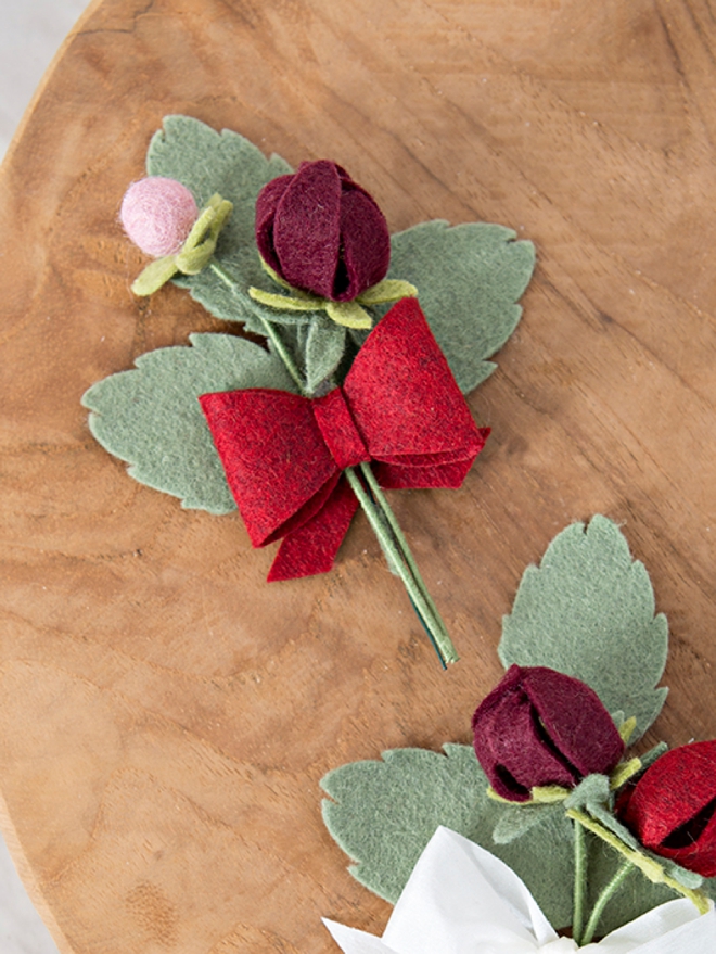 Make your own alternative wedding bouquet entirely of felt flowers!