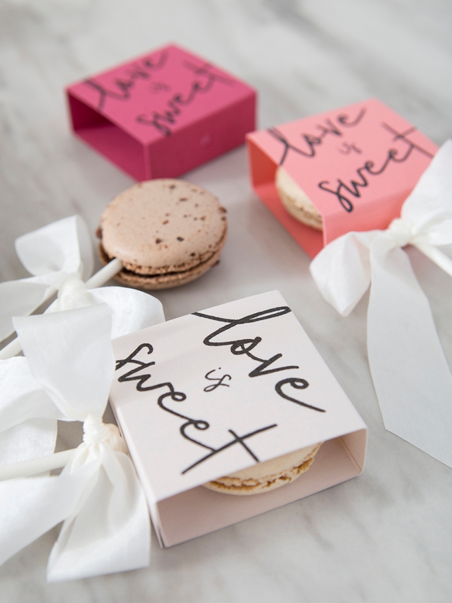 Make these free printable boxes for your macaron favors!