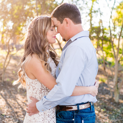 This sunset Texas engagement session is SO full of gorgeous snaps from this darling Mr. and Mrs! Don't miss it!