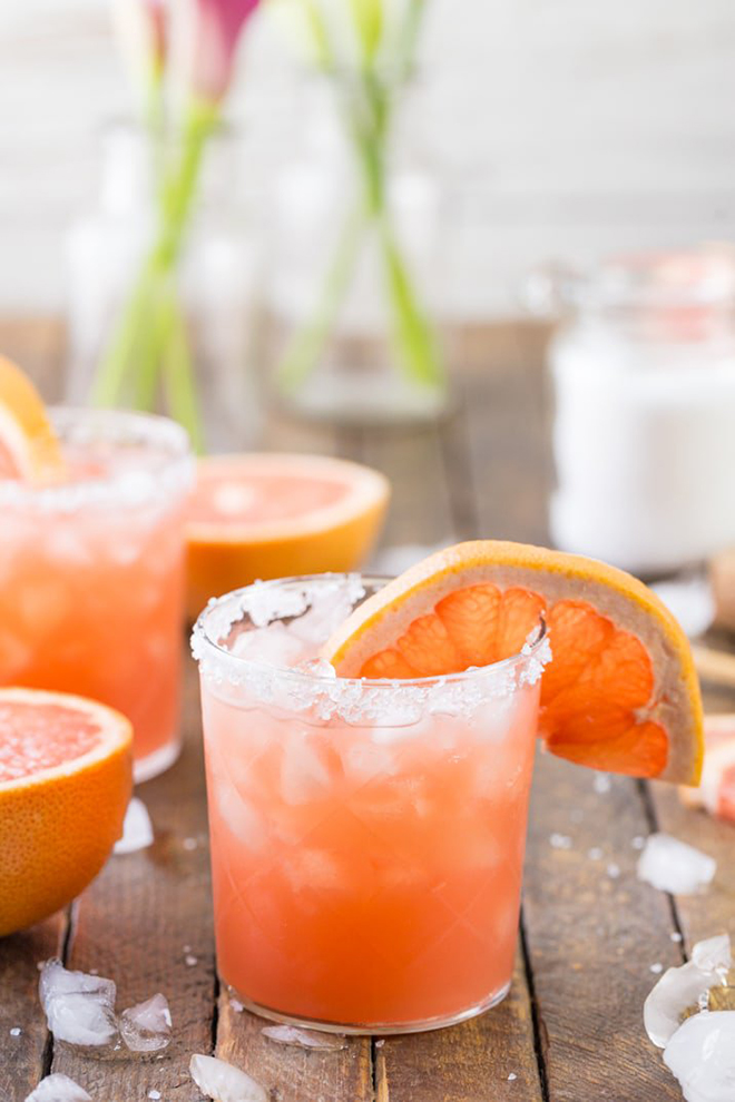 A Salty Dog is an amazing idea for a signature cocktail!