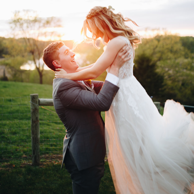 We can't get over how dreamy our Bridal Blogger Carli's wedding day is!!