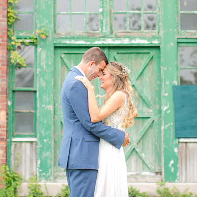 We're SO in love with this bright and beautiful wedding on the blog today!