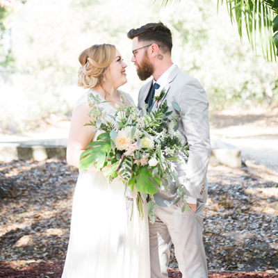 Crushing on this super gorgeous and romantic handmade day!