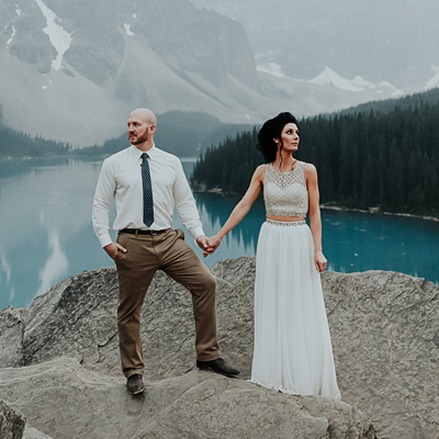 How dreamy is this Lake Moraine engagement shoot?! Swoon!