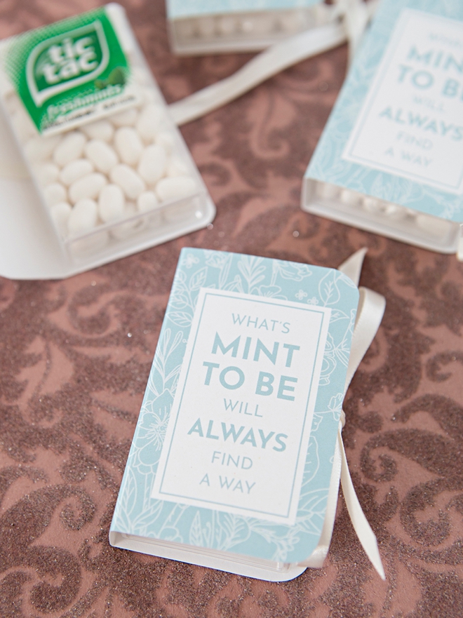 These DIY tic-tac book wedding favors are the cutest!