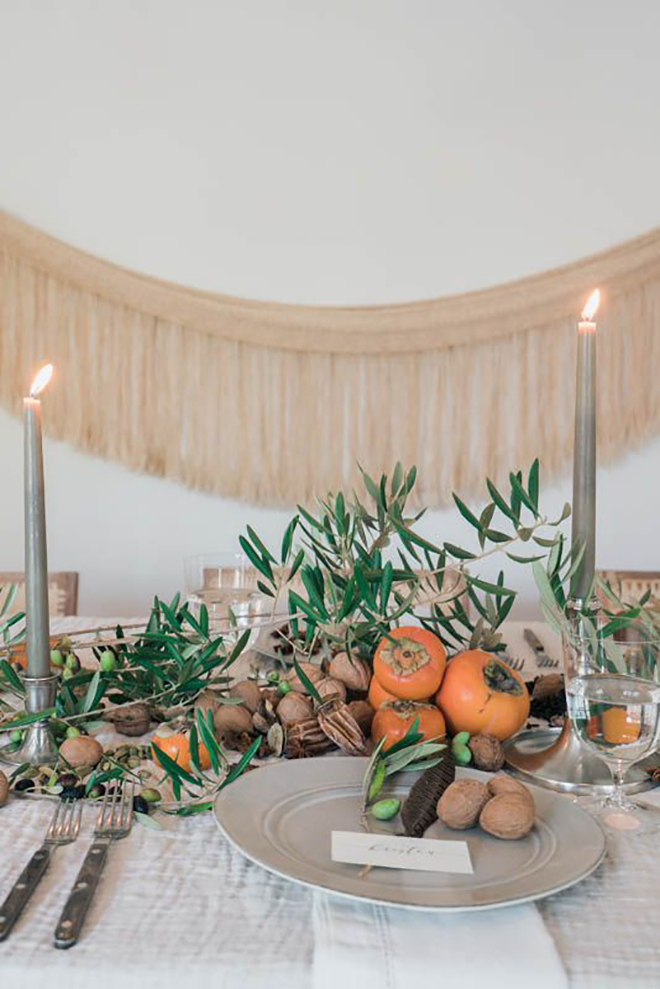 The chicest minimal fall table.