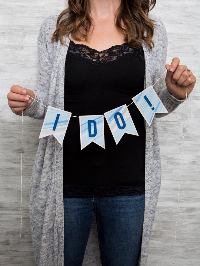 How to make easy vinyl wedding banners using your Cricut!