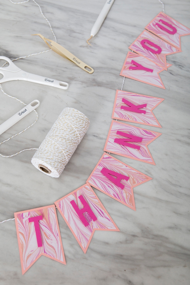 How to make easy vinyl wedding banners using your Cricut!
