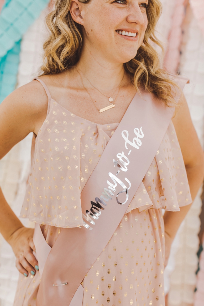 DIY Mommy To Be sash for a baby shower!