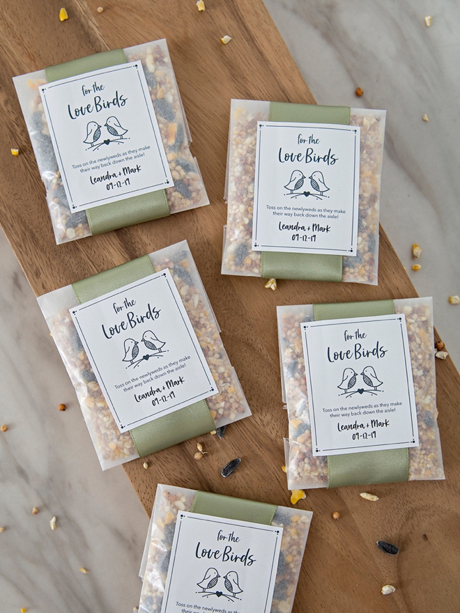 These DIY birdseed toss favors are the absolute cutest!