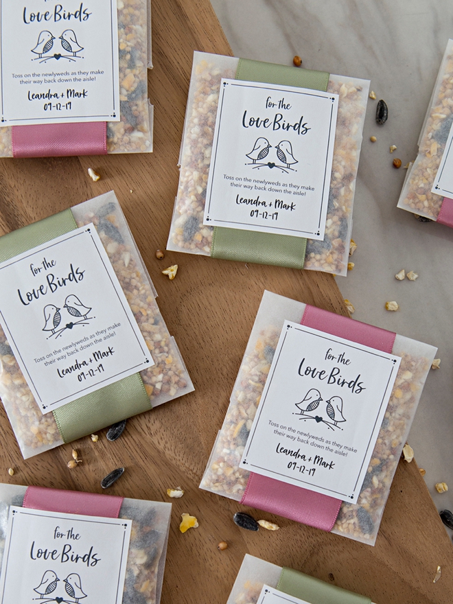 These DIY birdseed toss favors are the absolute cutest!