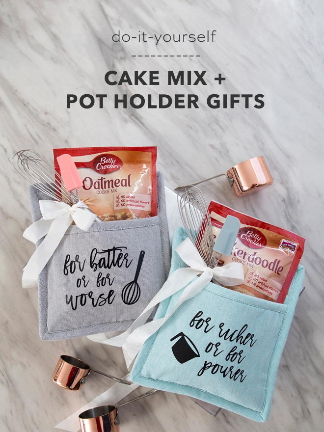 These DIY Cake Mix Pot Holder Gifts are adorable, perfect for a bridal shower!