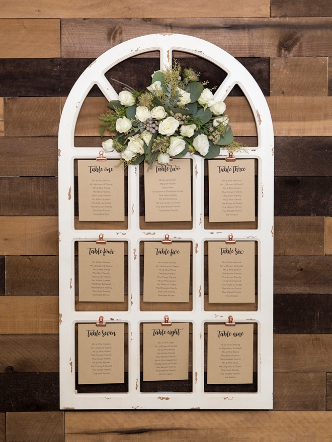 These DIY wedding sign flower arrangements are gorgeous!