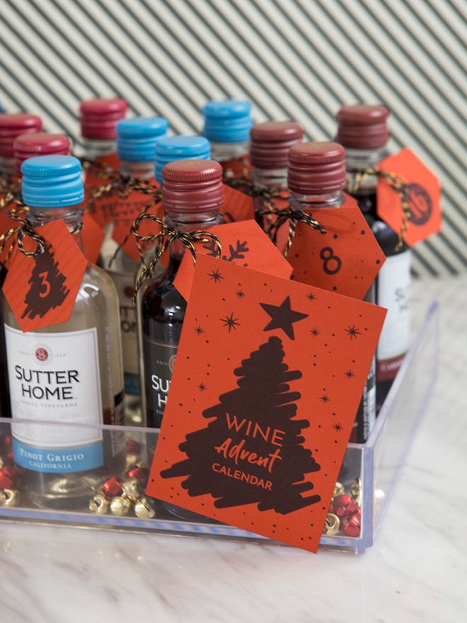 OMG, this is a DIY mini wine advent calendar for the holidays!