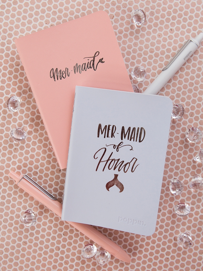 These personalized mini wedding notebooks are the cutest!