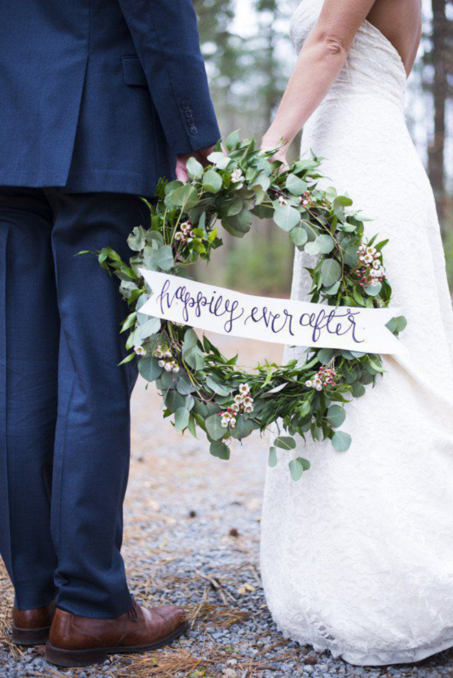 Must have winter wedding photos, the wreath.