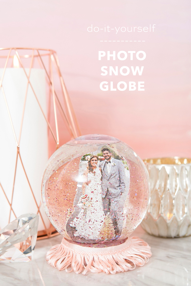 These DIY wedding photo snow globes are amazing!