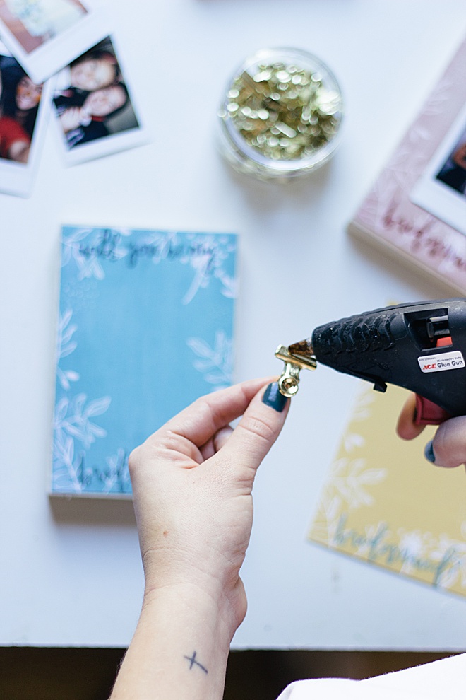 WOW your bridesmaids will love this DIY photo holder!