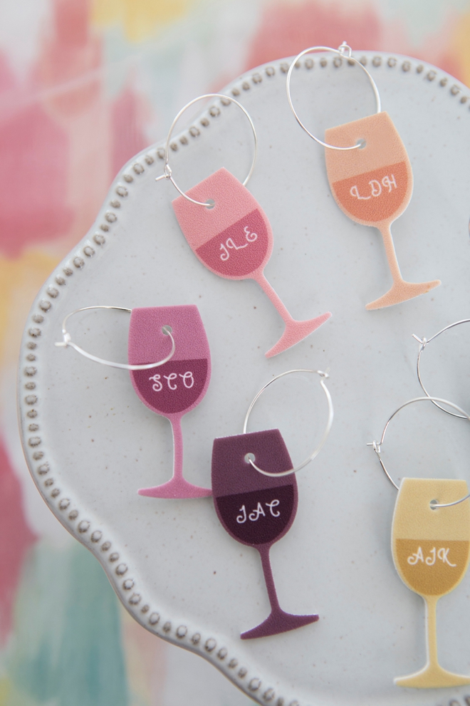 These DIY shrinky dink wine charms are so freaking cute!