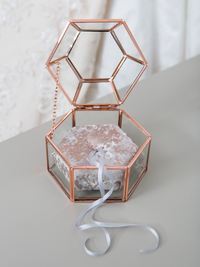 Learn how to make this gorgeous terrarium style wedding ring box!