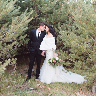 This woodland styled wedding shoot is STUNNING! Don't miss it!