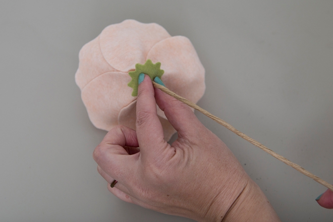 Learn how to make these amazing giant Iceland poppies out of felt!